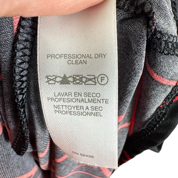 Liz Claiborne Black Red 3/4 Sleeve V-Neck Stretchy Knee Length Sheath Dress Sz 6 - Picture 6 of 6